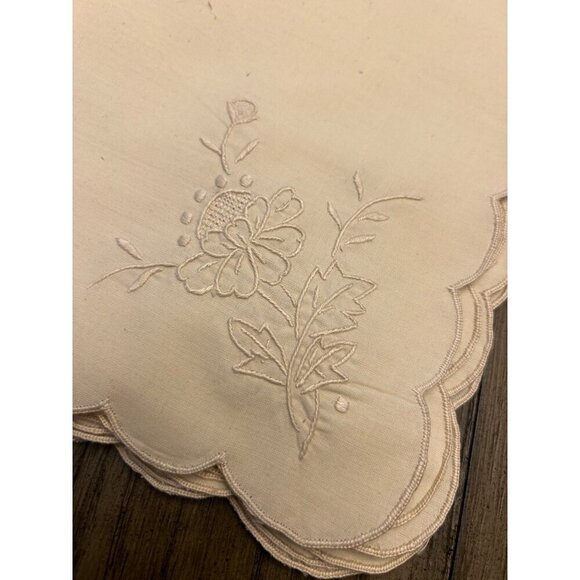 Vintage Embroidered Linen Square Doily With Scalloped Edges Set of 11 - Picture 2 of 4